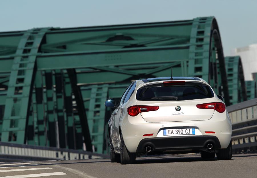  Alfa Romeo Giulietta 2010 года  (фото 34 из 61)